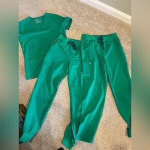 Hard to get Kade and joggers in Evergreen color.